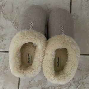 Dearfoam’s Lounge Slippers